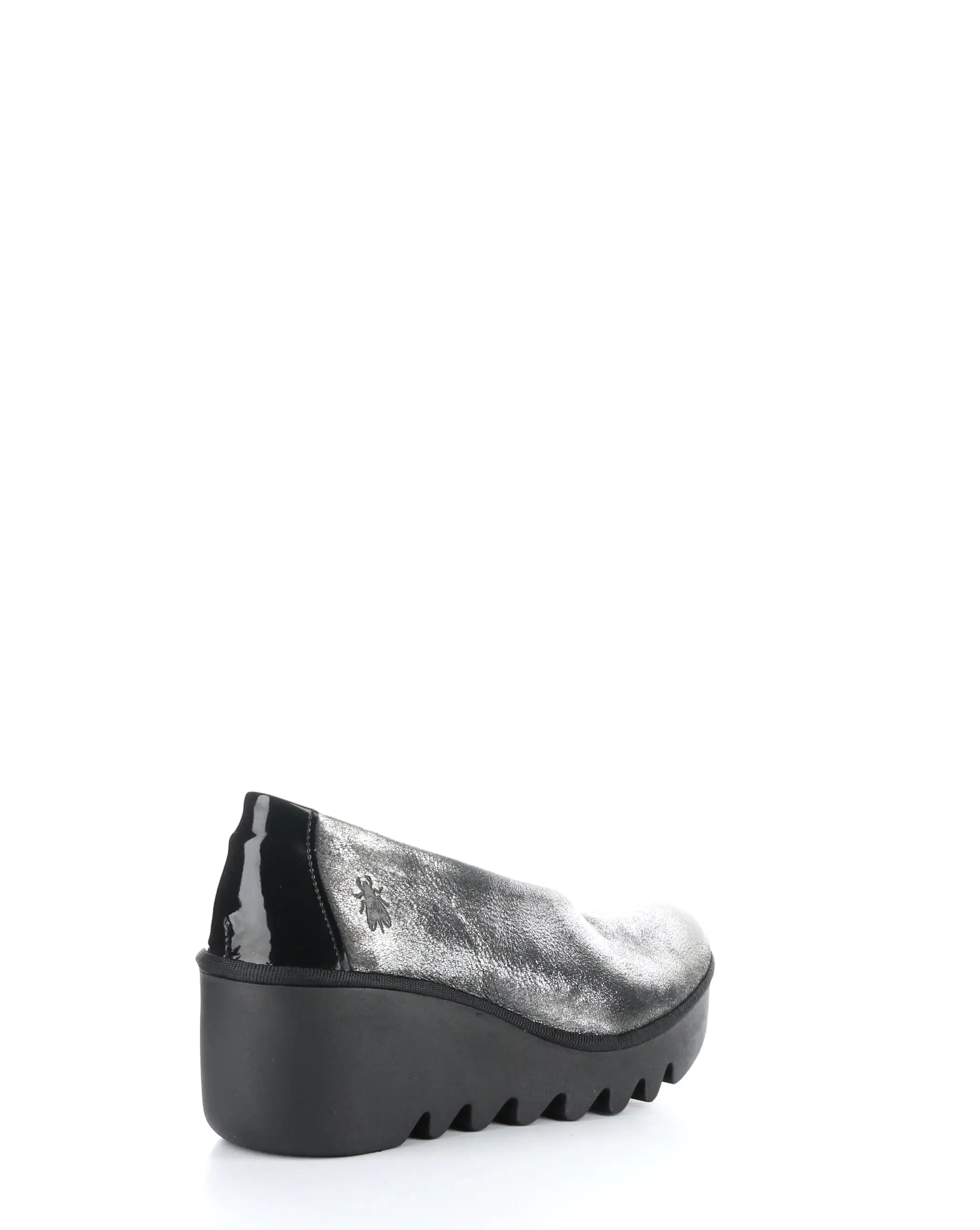 BESO246FLY 019 SILVER/BLACK Slip-on Shoes