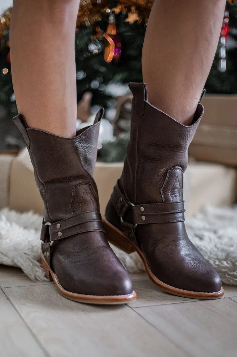 Cali Leather Boots in Dark Brown