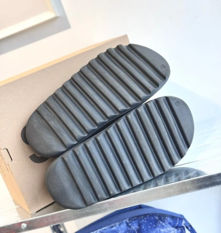 Preowned – Adidas Yeezy Slide Onyx UK11 