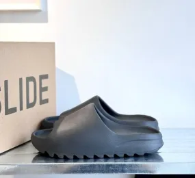 Preowned – Adidas Yeezy Slide Onyx UK11 