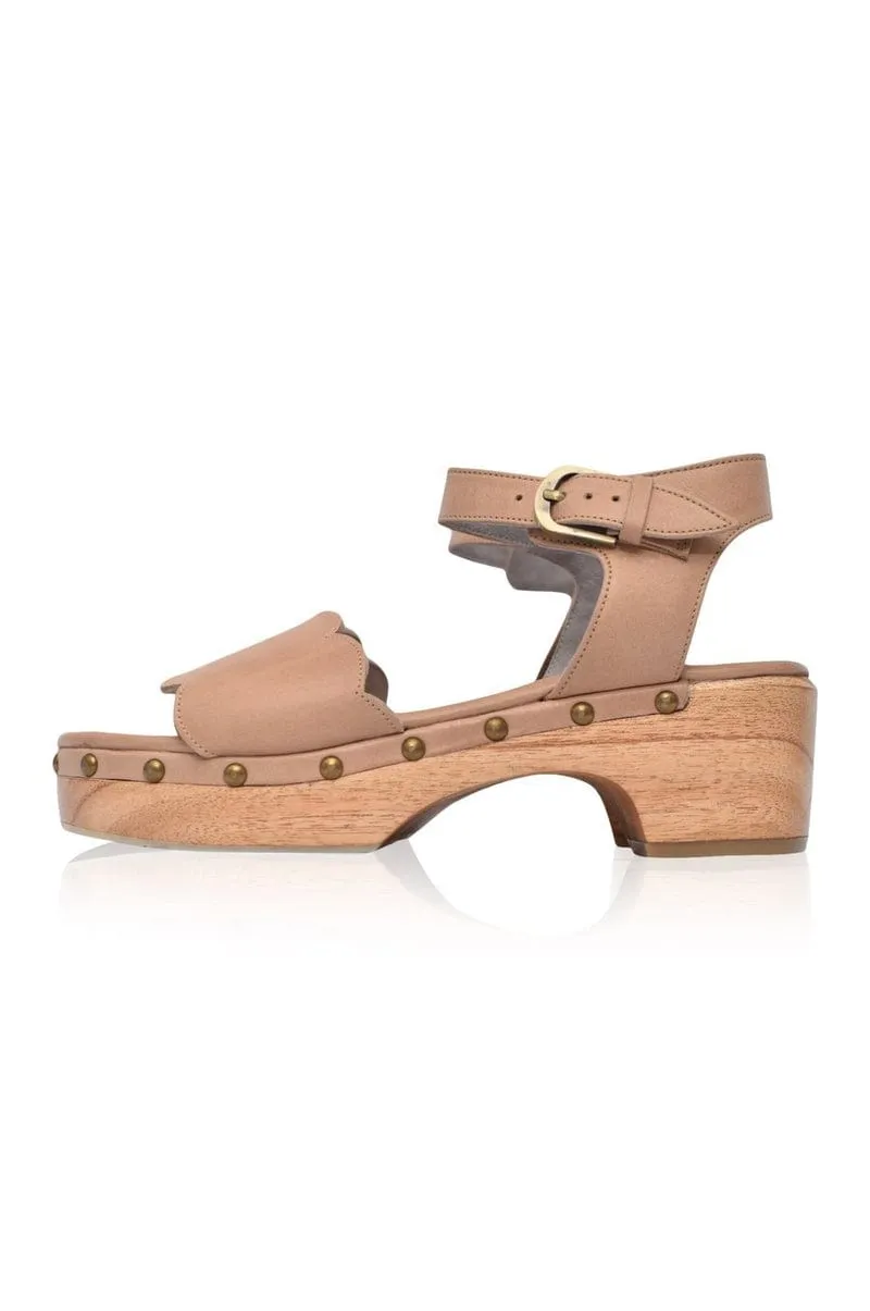 Santa Monica Clog Sandals in Vintage Camel