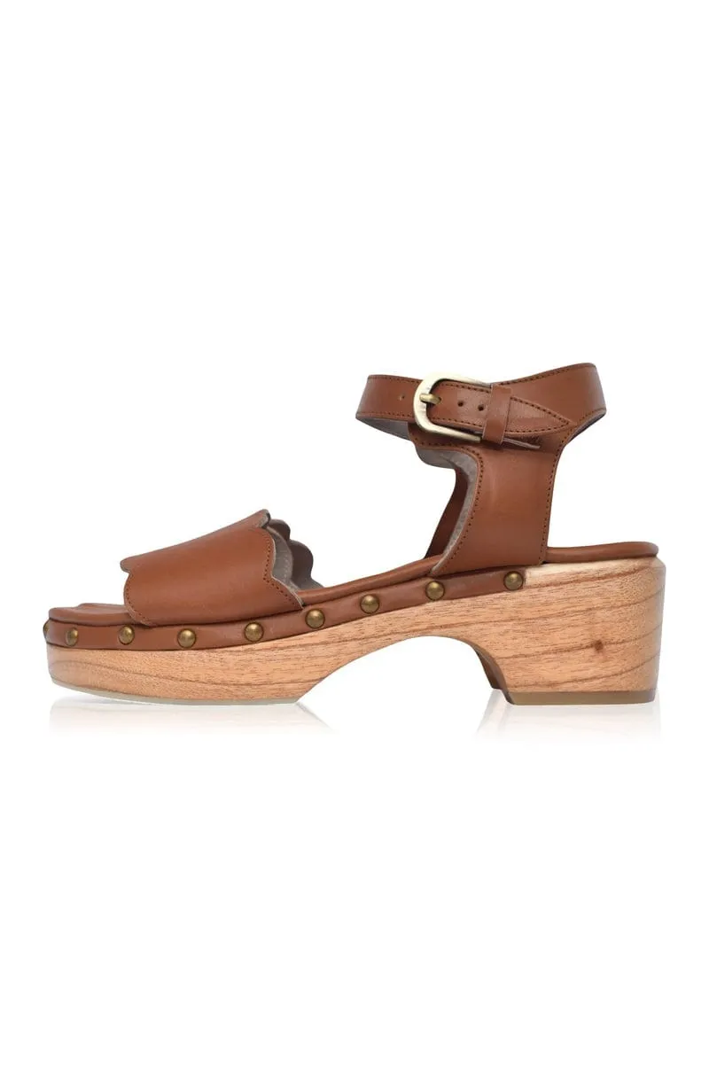 Santa Monica Clog Sandals in Vintage Camel