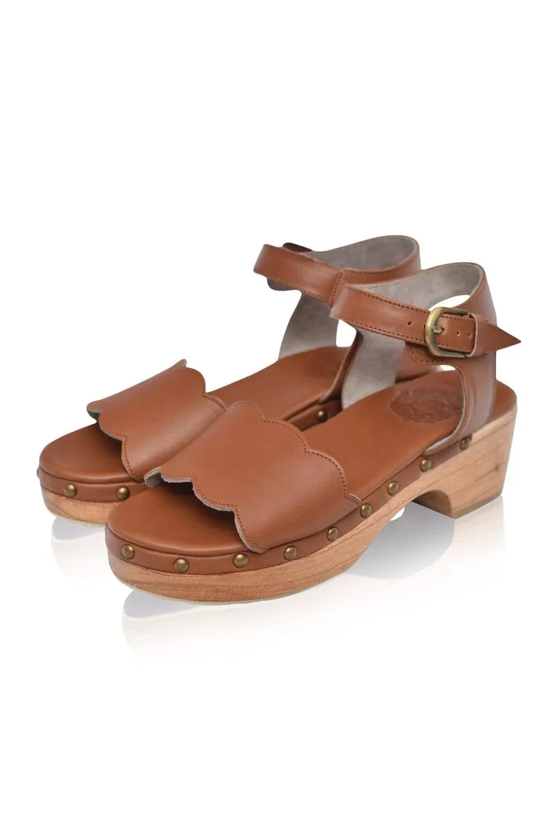 Santa Monica Clog Sandals in Vintage Camel