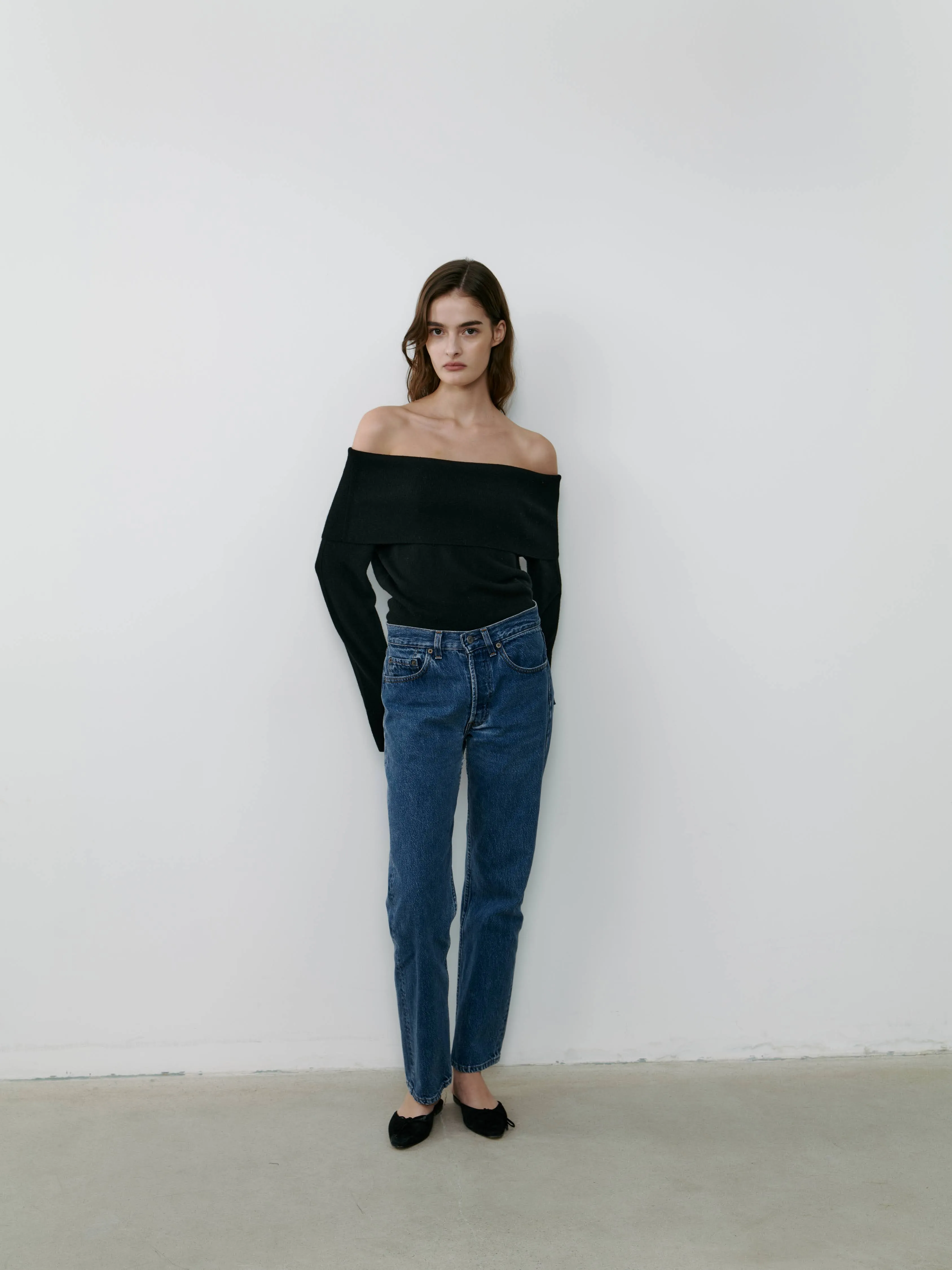 THE CASHMERE OFF SHOULDER - BLACK